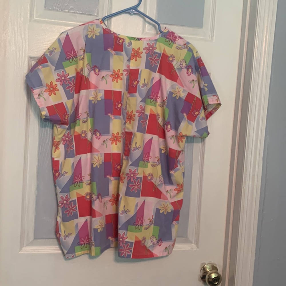 Uniform Scrub Top - Picture 3 of 3